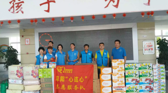 关爱福利院孤残儿童献出一份爱