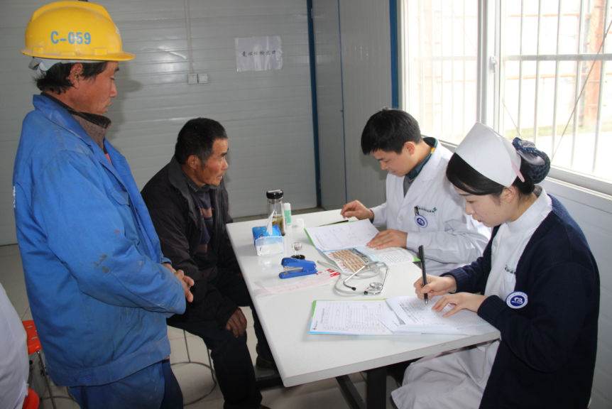 “衣旧情深,暖冬行动”第11场活动：走进颍泉区万达工地