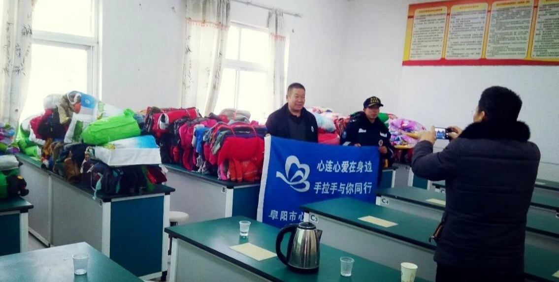 “衣服情深，分捡衣服”活动