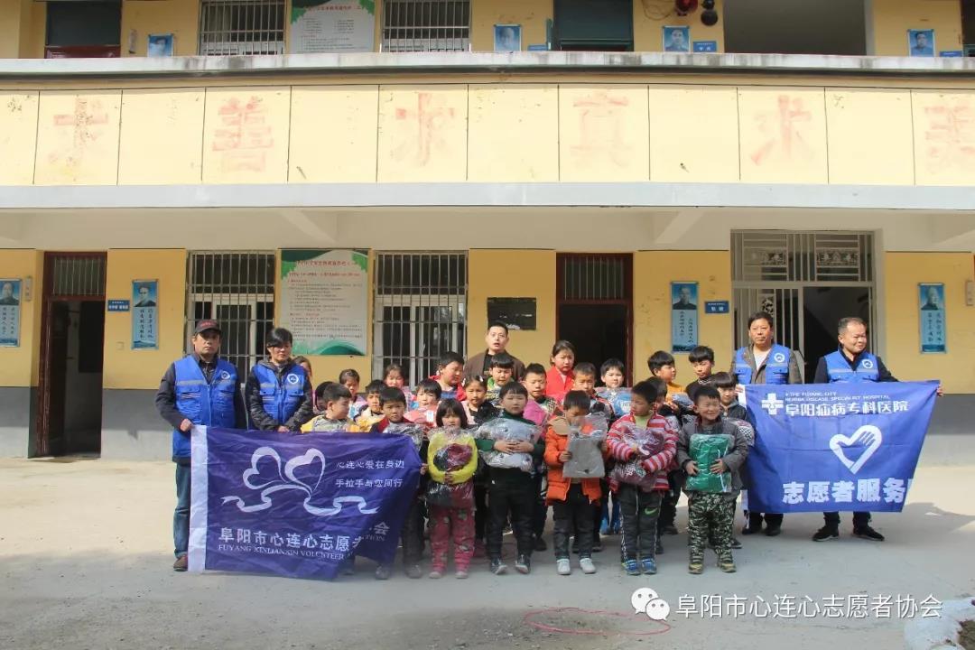 “衣旧情深”走进八里小学