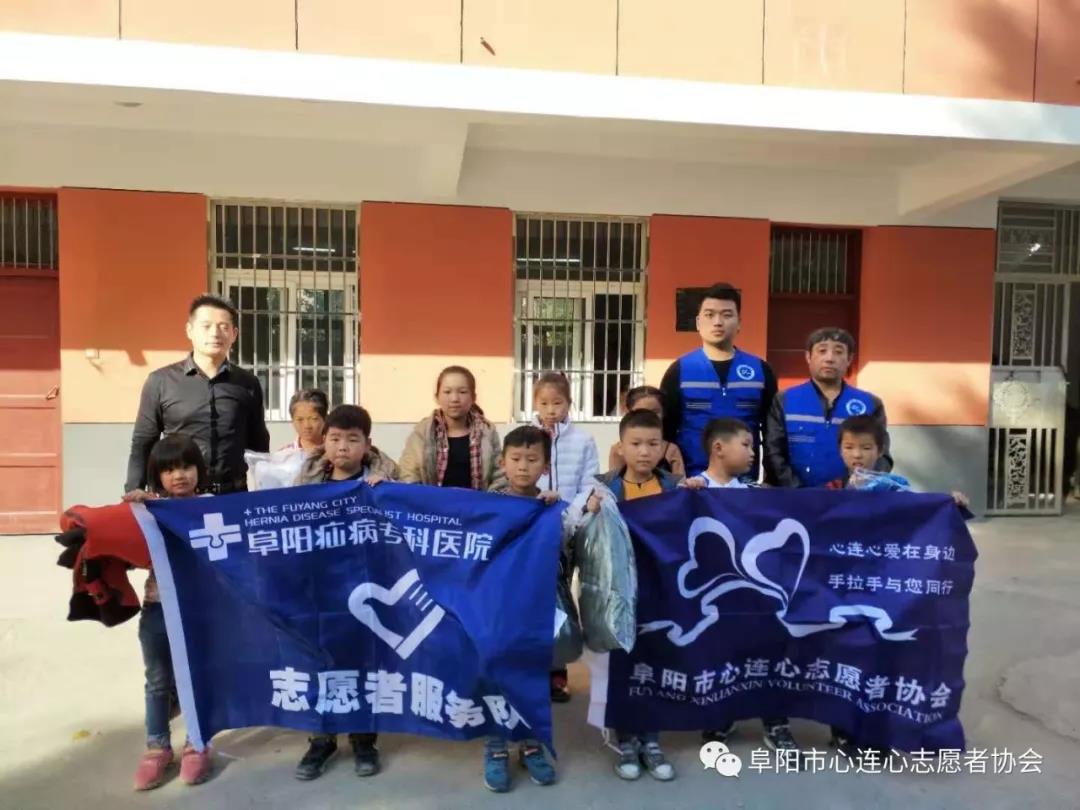 心系贫困家庭情暖留守儿童