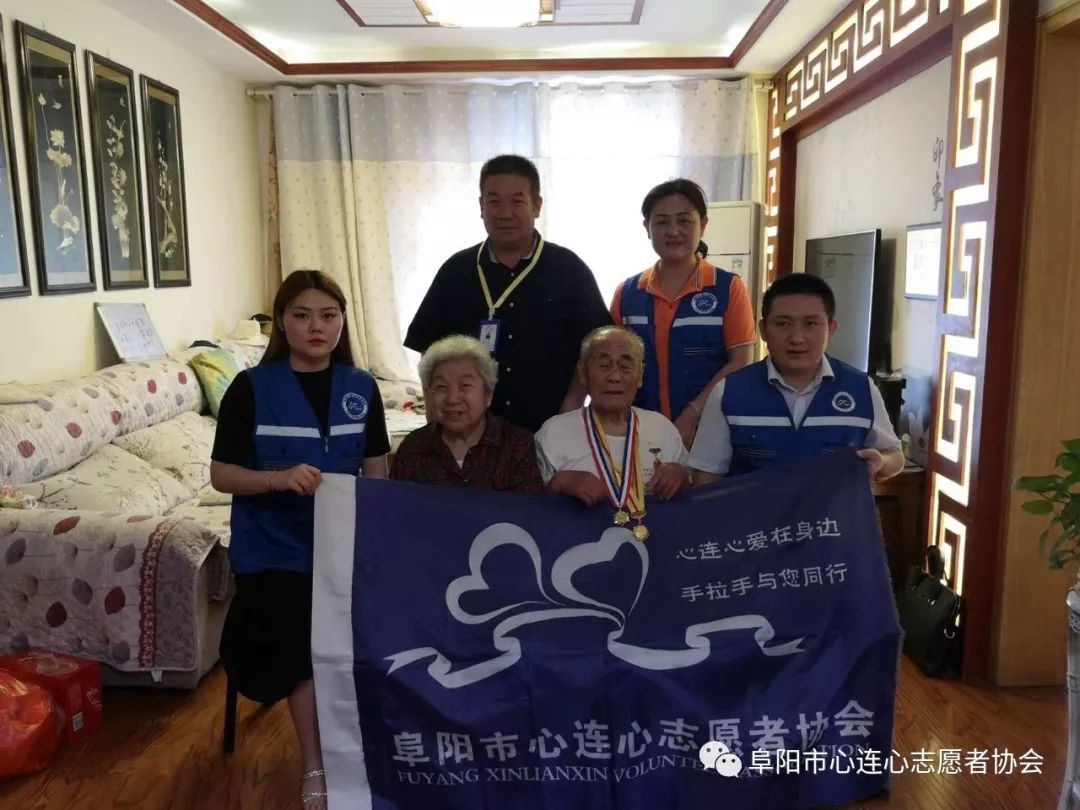 关爱老人 他是老兵