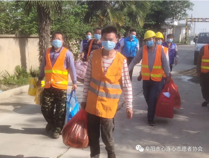 接力传真情 温馨农民工
