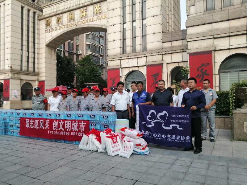 爱心企业送清凉  慰问一线环卫工